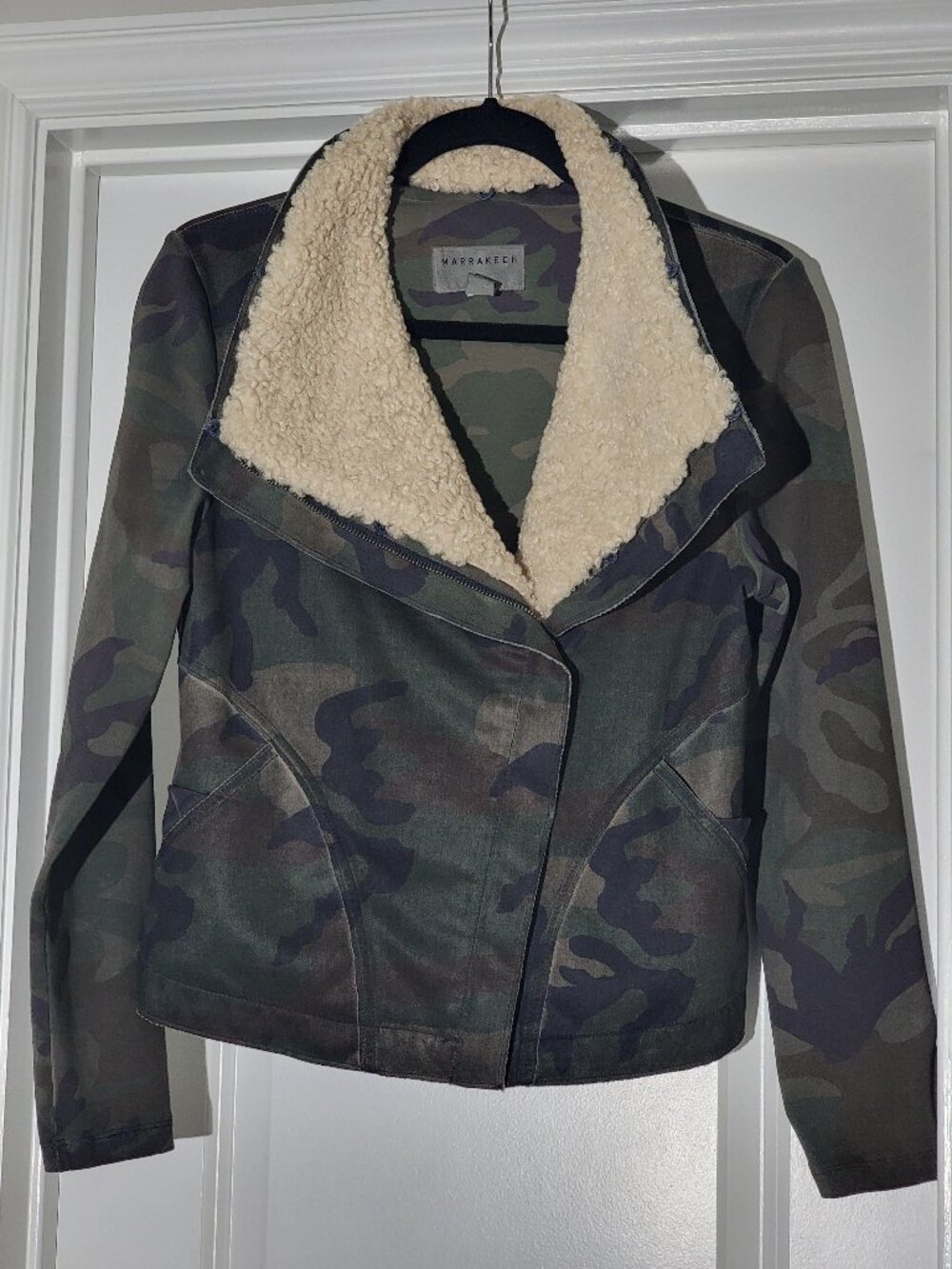 ☃️Marrakech Camouflage Sherpa Collar Moto Jacket – Military Chic - Size S💝
